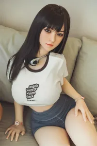 初々しさと大人の美しさが調和した美肌美乳スタイル女性 榎本凜乃 158cm