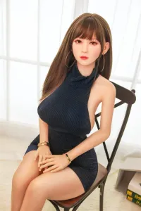 自然体で落ち着きのある表情を持つ 成熟御姐・大胸リアルドール 白川心結 170cm