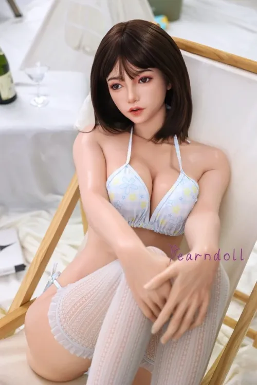 まるで本物の肌感触、リアルな美しさを追求したドール 冈本真白 158cm