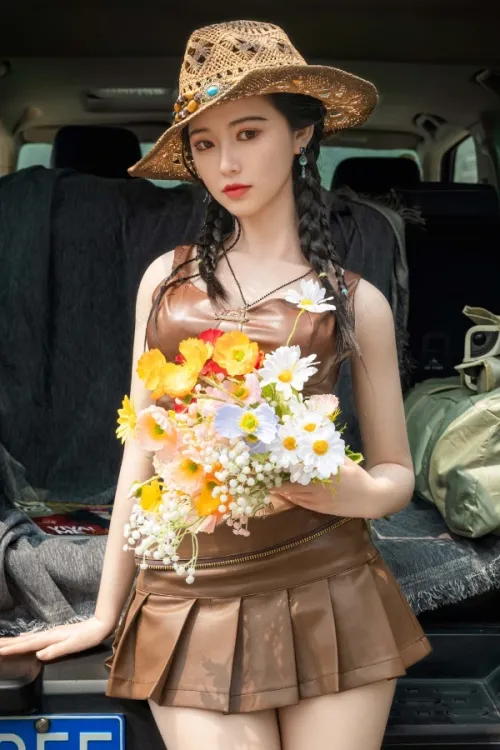 自然な肌色と弾むぷにぷに感触の巨乳ドール 岸本美月 165cm