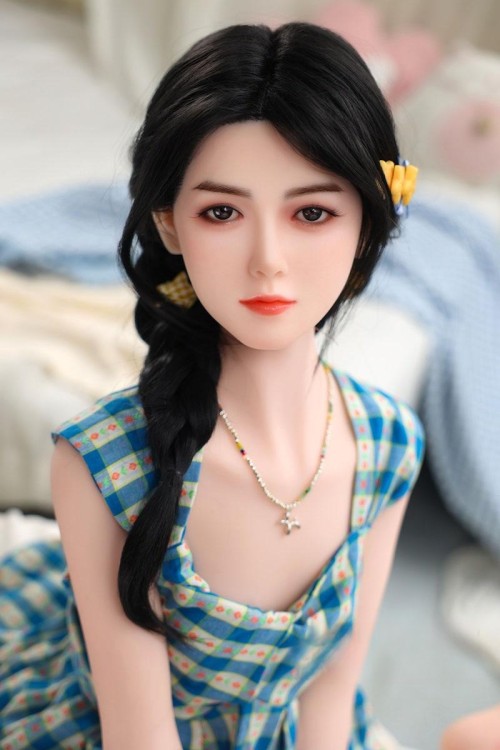 美しい顔立ちと自然なボディラインが魅力の高級ラブドール 藤彩花 143cm