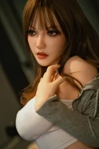 清楚な顔立ちと美しいボディラインが魅力のラブドール 风间千夏 148cm
