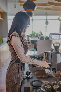 若々しい表情と清楚系フェイスのリアルラブドール 等身大モデル 川岛礼子 172cm