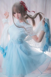 自然な美しさを持つシリコンヘッド+TPEボディのドール Elara 150cm