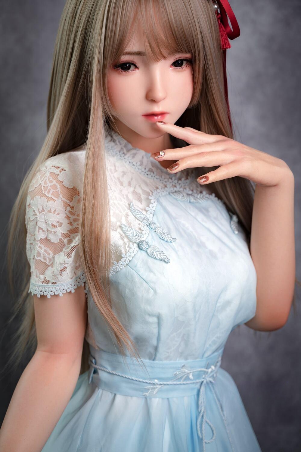 自然な美しさを持つシリコンヘッド+TPEボディのドール Elara 150cm