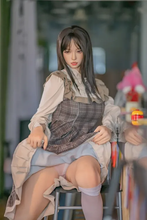 若々しい表情と清楚系フェイスのリアルラブドール 等身大モデル 川岛礼子 172cm