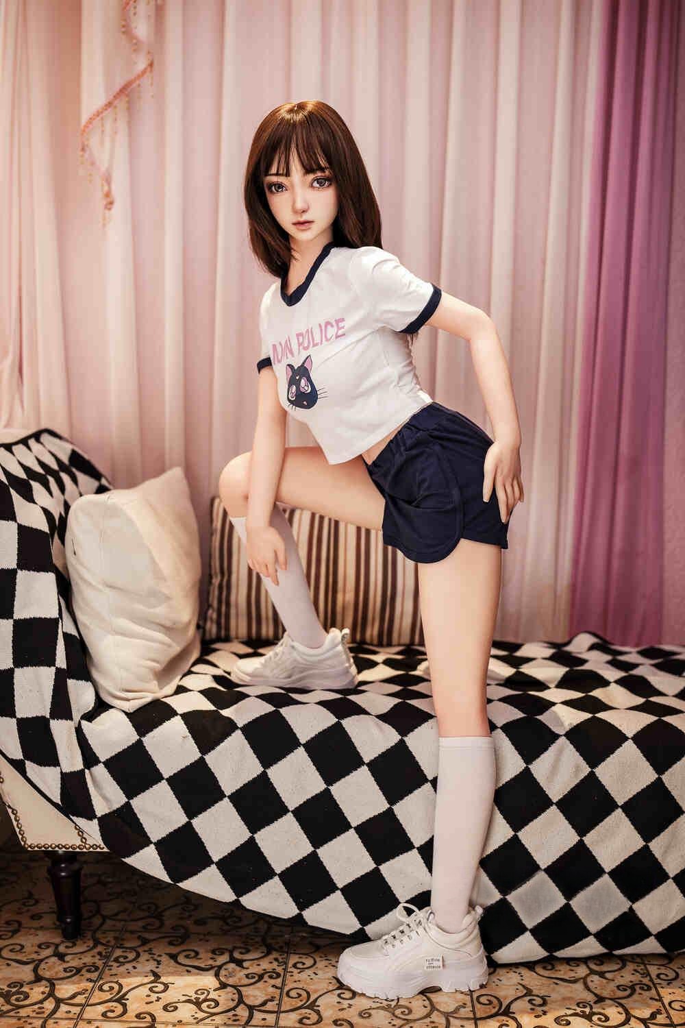 可愛らしい少女風デザインと等身大サイズが特徴のリアルラブドール 桐生陽子 148cm