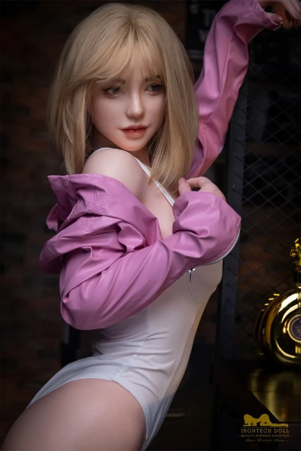 プルプル 人妻 自然な肌触りを持つシリコンボディのドール Tiffany 163cm