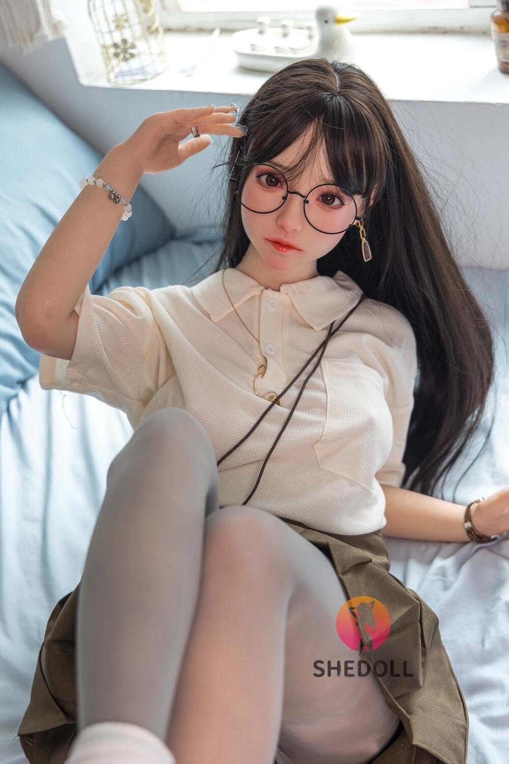 柔らかな肌触りと愛らしいデザインが特徴の高品質ドール 三宅智美 148cm