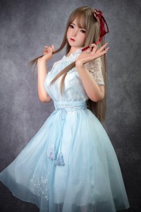 自然な美しさを持つシリコンヘッド+TPEボディのドール Elara 150cm